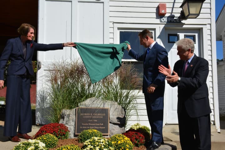 An honorary plaque for Al DelBello is unveiled at Muscoot Farm in Somers.