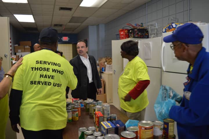 Bridgeport Mayor Joe Ganim toured the Veterans Affairs Thanksgiving dinner distribution site Monday.