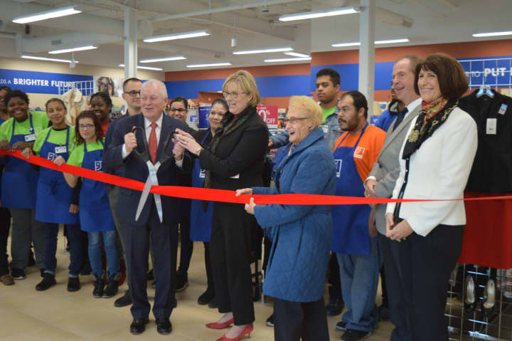 Fairfield First Selectman Mike Tetreau cuts the ribbon to officially open Goodwill of Fairfield.
