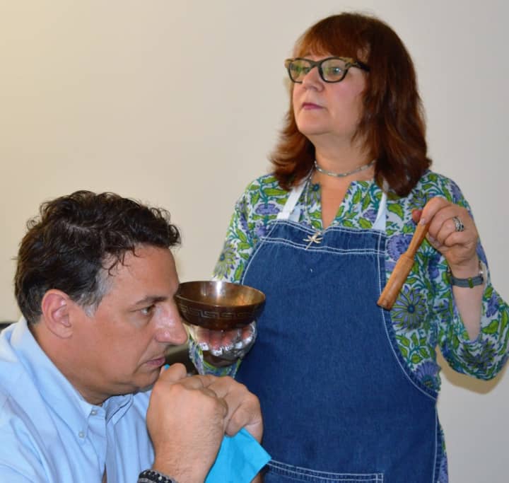 Chef Carrie Weiss rings out &quot;Zen and the Art of Clean Eating&quot; as Paul Povolo of Totowa experiences the sound in a 2016 class. She&#x27;ll lead classes at the Center for Integrative Medicine over the next three months.