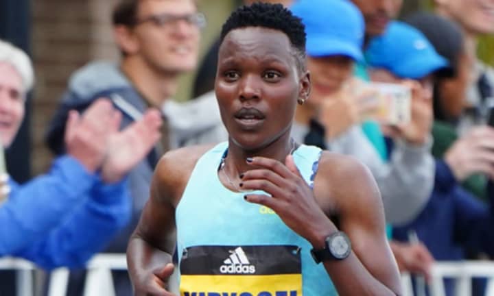 Diana Kipyokei running in the 2021 Boston Marathon