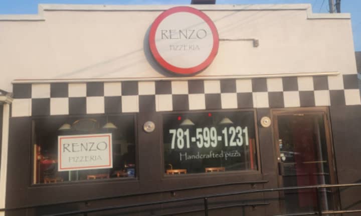 Renzo&#x27;s Pizzeria now serves its classic pizza in Swampscott.