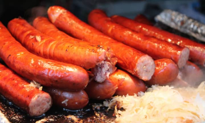 A plate of sausages.