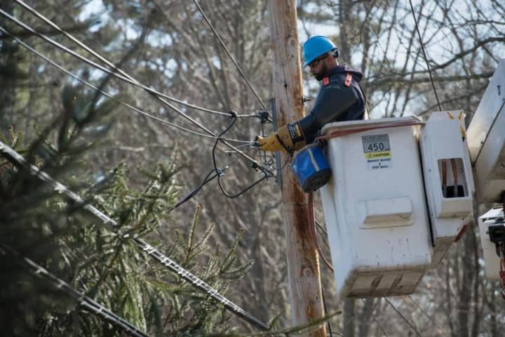 Utility crews in the Hudson Valley restored power to hundreds.