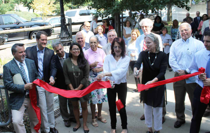 Arlene Mark (center left) of the Mark Family Foundation and Molly Byrne (center right) of the TurningPoint Foundation cut the ceremonial ribbon at Family Centers Health Care, a new federally qualified health center in Greenwich.