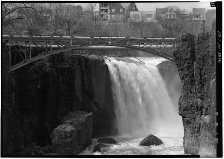 A park guide/social media intern is sought at Paterson Great Falls National Historic Park through at least late November.