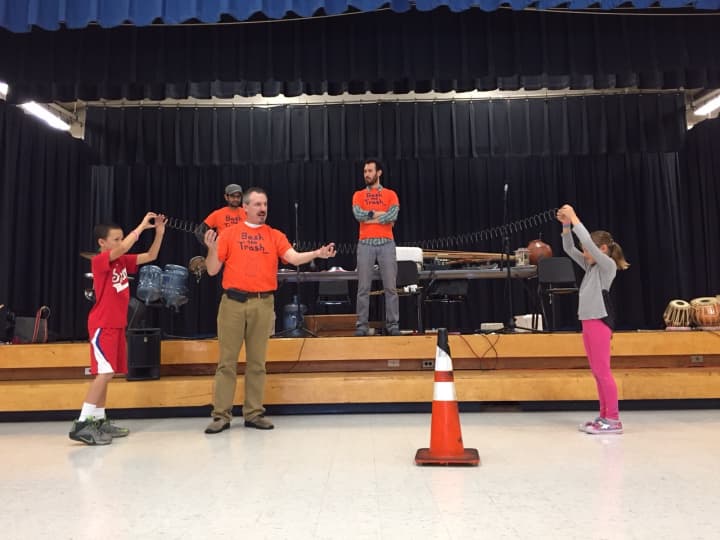 Increase Miller Elementary School students participate in &quot;Bash the Trash.&quot;