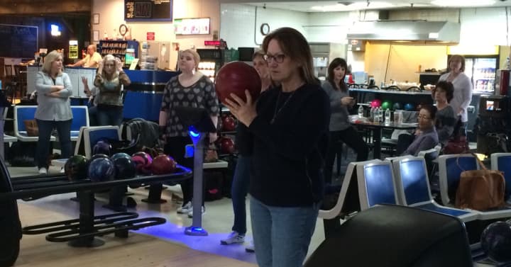 Evelyn Sivori of Saddle River readies to take her shot in the Oakland women&#x27;s bowling league.