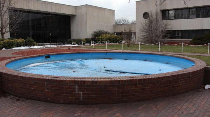 Lodi&#x27;s Borough Hall fountain will be removed due to its history of killing nearby flora.