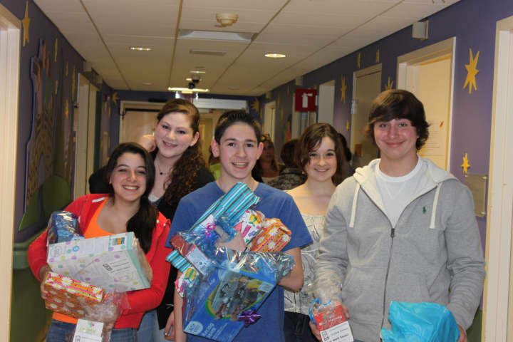 Valley Chabad invites teens to its Chanukah Social in Woodcliff Lake.