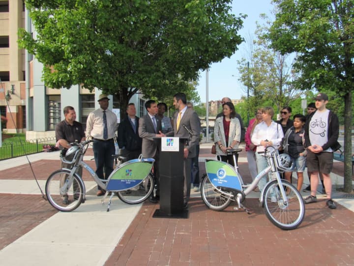 New Rochelle Mayor Bramson announcing the city&#x27;s plan to launch a bike sharing program.