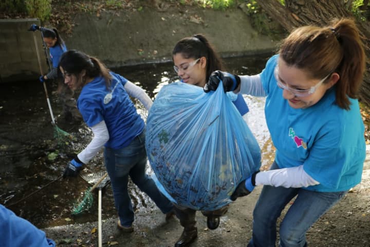 Volunteers pitched in to clean a section of Wolf Creek in Ridgefield Sunday.