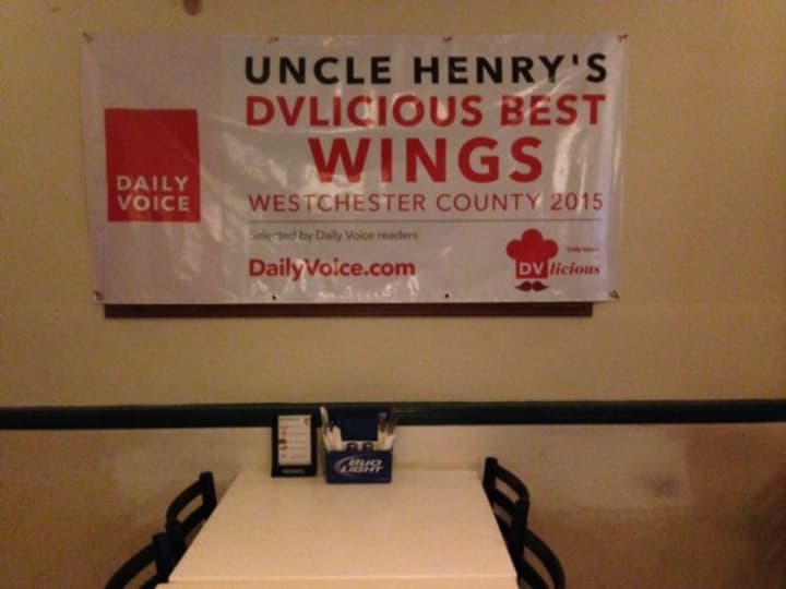 The DVlicious wings banner at Uncle Henry&#x27;s.