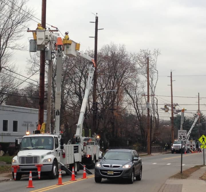PSE&amp;G will be doing utility pole replacements along some Lodi roadways Thursday.