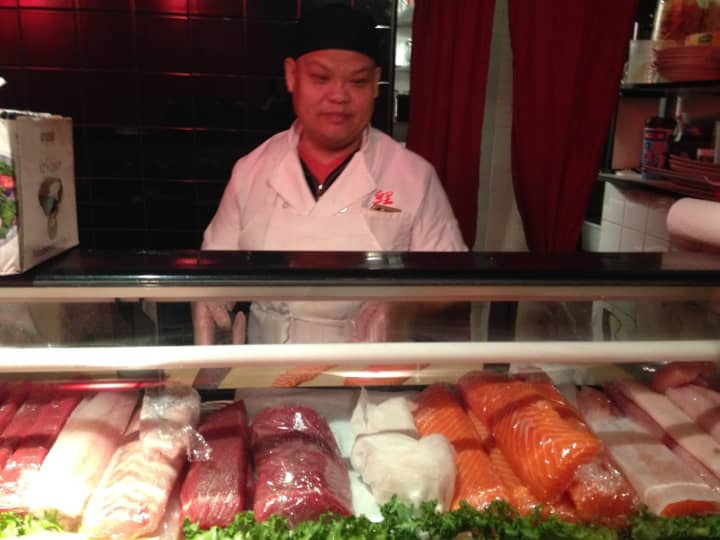 The Akai Lounge sushi chef gets ready to roll.