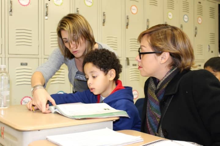 Nearly 1,000 parents joined their children in the classroom of Mount Vernon schools this week.