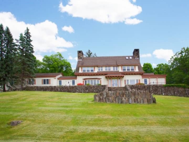 This $14.5 million home tops the real estate listings in Mahwah. 