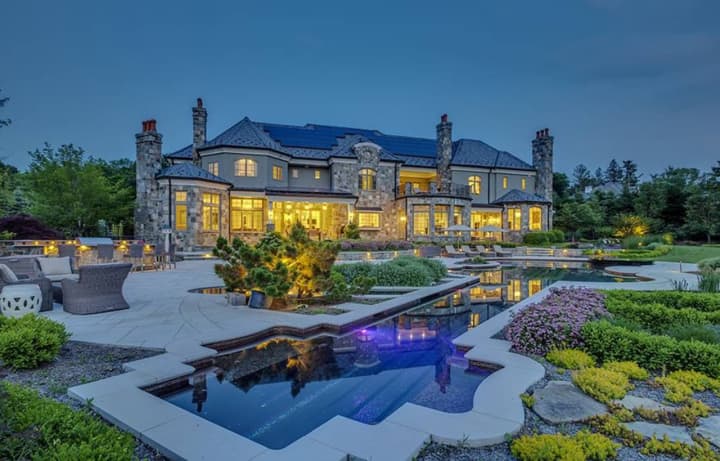 This sprawling Bedford Hills mansion is on the market for nearly $6.9 million.