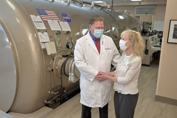 Eileen Egan (right), executive director for Phelps Hospital congratulates Dr. Owen J. O’Neill, medical director Division of Undersea and Hyperbaric Medicine at Phelps Hospital for receiving the 2022 Excellence in Hyperbaric Medicine Award from UHMS.