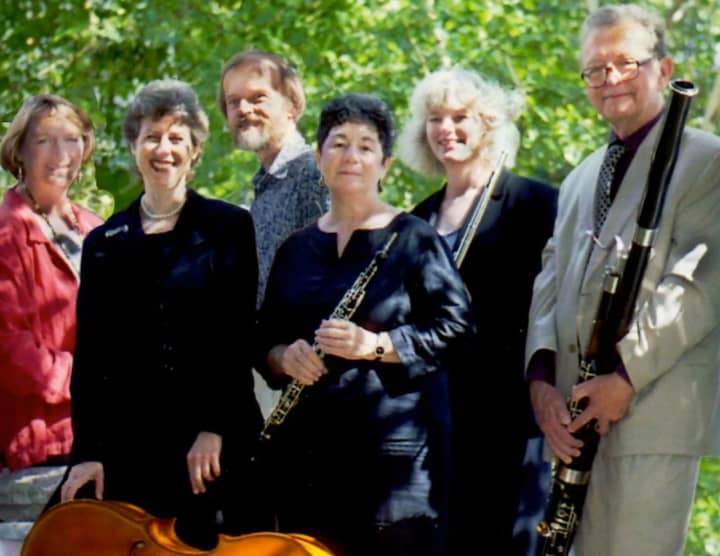L to R: Patricia Dougherty, bass; Daryl Goldberg, cello; Edward Brewer, harpsichord; Marsha Heller, oboe; Theresa Norris, flute; and William J. Scribner, bassoon.