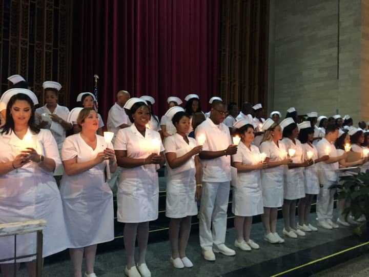 The graduates reciting the nurses pledge.