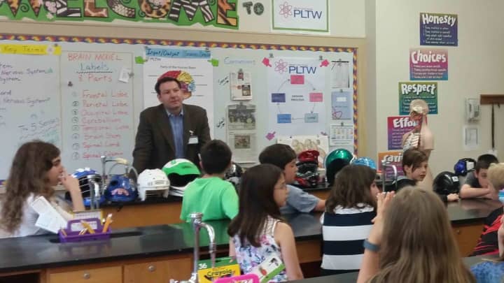 Dr. Mark Herceg, an Irvington parent and director of the Neuropsychology Brain Injury Unit at Burke Rehabilitation Hospital, speaks to fourth-graders about brain injuries.