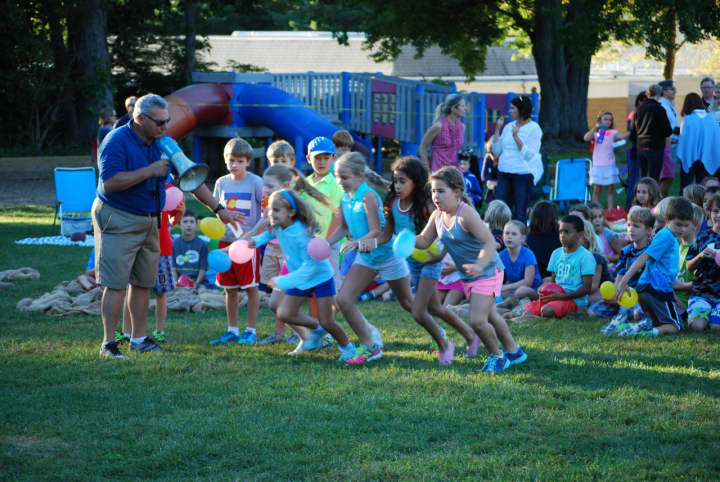 Ox Ridge Elementary students and their families enjoyed the annual welcome back picnic at the school on Sept. 20. 