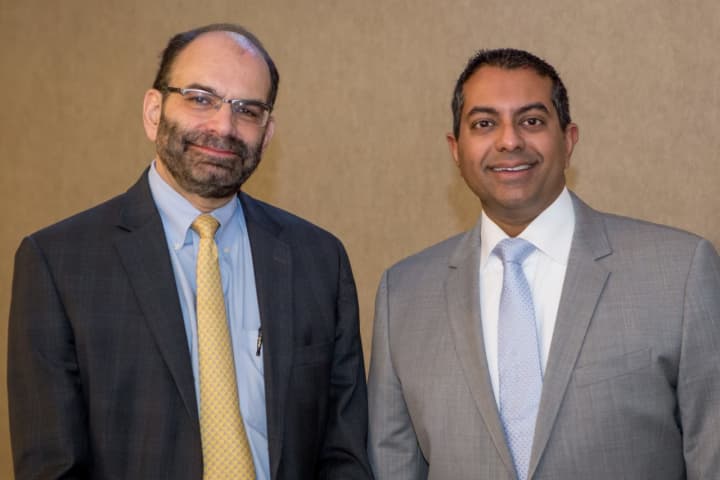 Dr. Cary S. Passik (L) joins Dr. Chirag Badami on the Good Samaritan Hospital Cardiothoracic Surgery Team, rounding out an impressive, celebrated program.