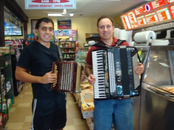 Would you like a little music with your coffee or slice of pizza? Then the Putnam Valley Market, owned and operated by the Santucci family since 1988, is the place for you.