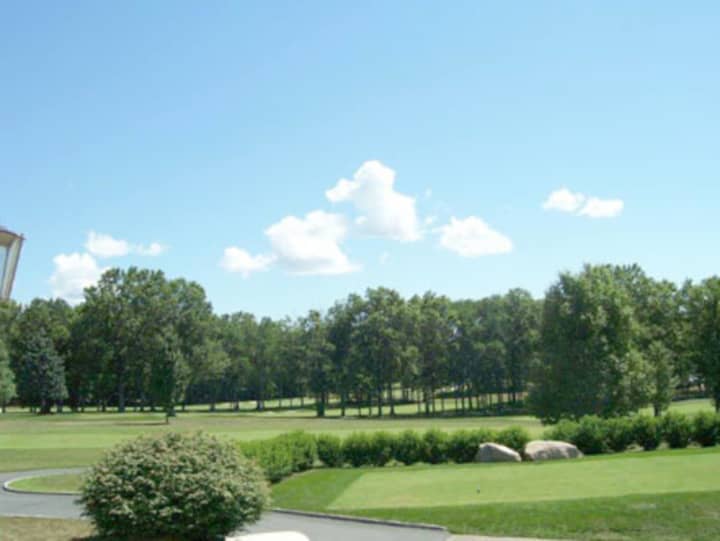 The Upper Saddle River Planning and Zoning Board approved an application to build homes near Apple Ridge Country Club.