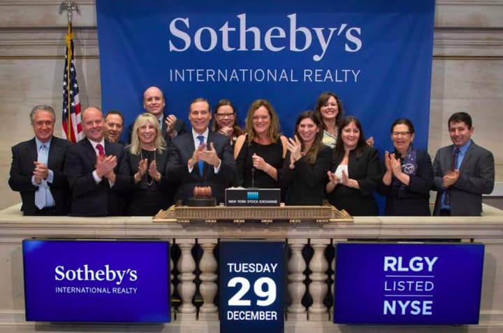 William Pitt and Julia B. Fee Sotheby’s International Realty President and CEO, Paul Breunich joined Sotheby’s International Realty Affiliates, LLC at the podium for the ringing of the closing bell Dec. 29 at the New York Stock Exchange