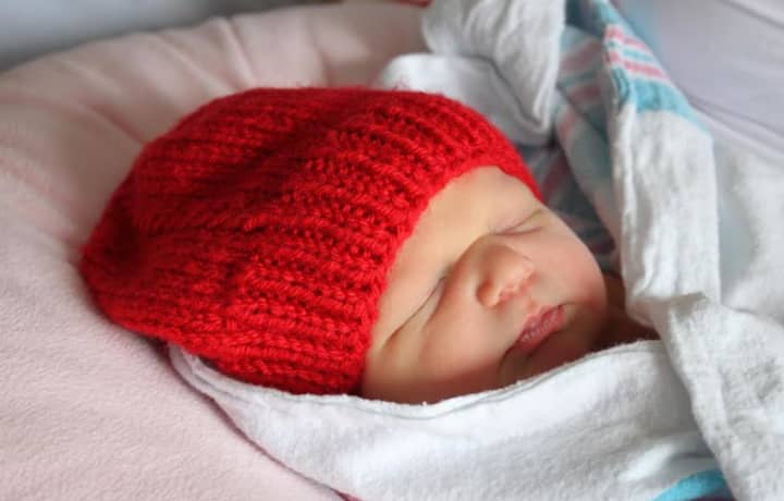 White Plains Hospital, in partnering with the American Heart Association, is raising awareness of congenital heart defects in newborns through its &#x27;Little Hats, Big Hearts&#x27; program.