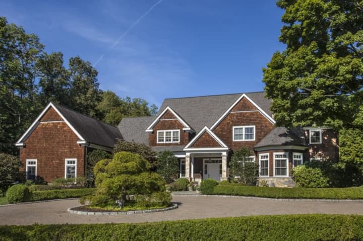 A Chappaqua home brings a taste of the Hamptons to Westchester County.