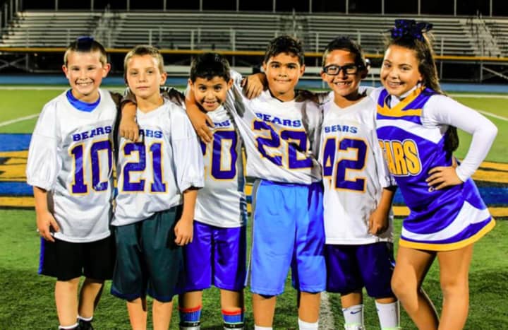 Online registration is available for Lyndhurst Junior Football and Cheerleading