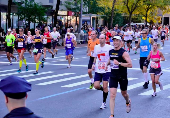 Dr. Jordan Metzl (black shirt) running the New York City Marathon.