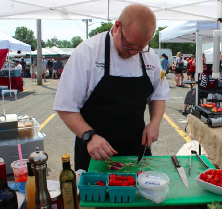 Josh Bernstein uses fresh berries for a cooking demo at the Ramsey Farmers&#x27; Market.