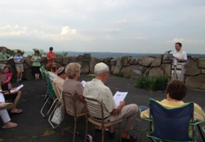 Temple Emeth and Temple Beth El will host &quot;Prayers on the Palisades&quot; on Friday, July 22.