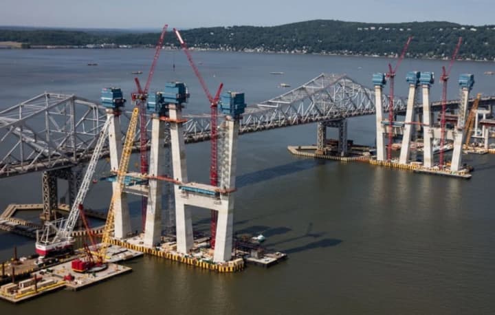 Construction on the new bridge, adjacent to the span of the Tappan Zee Bridge.