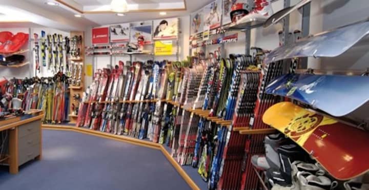 A Pearl River ski shop is closing after 48 years in business.