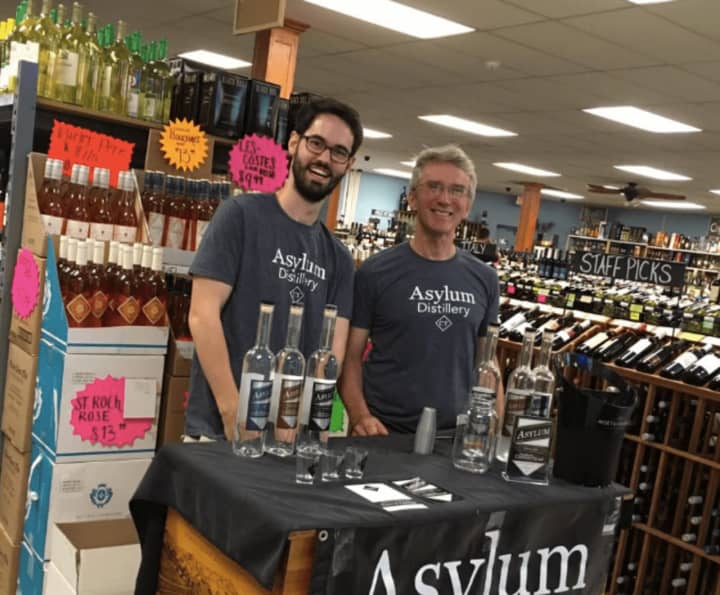 Neil Doocy and Robert Schulten offer a taste of their wares at Mo&#x27;s Wine &amp; Spirits in Fairfield.