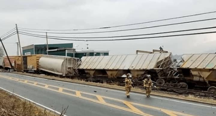 Freight train cars off the tracks in Newburgh on Tuesday, spilling more than 4,600 gallons of diesel fuel. CSX estimates the rail line will be reopened by Thursday evening and the wreckage removed over the next 48 hours, state police said.