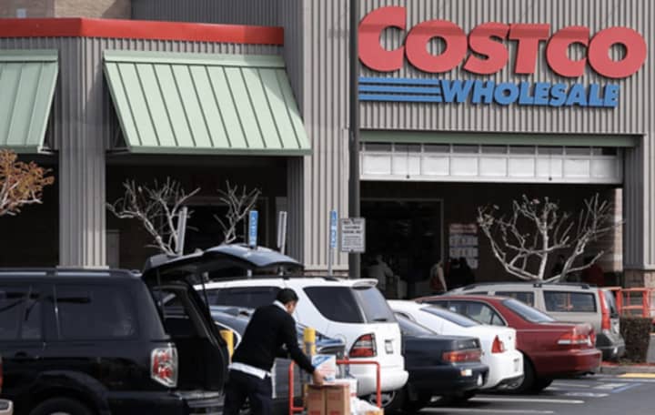 Costco Wholesale Corp. is launching a delivery service for customers in the New York area through a partnership with membership-based online grocery delivery service, the company announced Tuesday.

The service will deliver groceries.