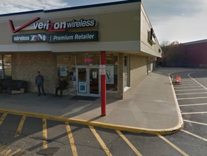 An armed robbery of this Newburgh Verizon store led to federal charges against two men.