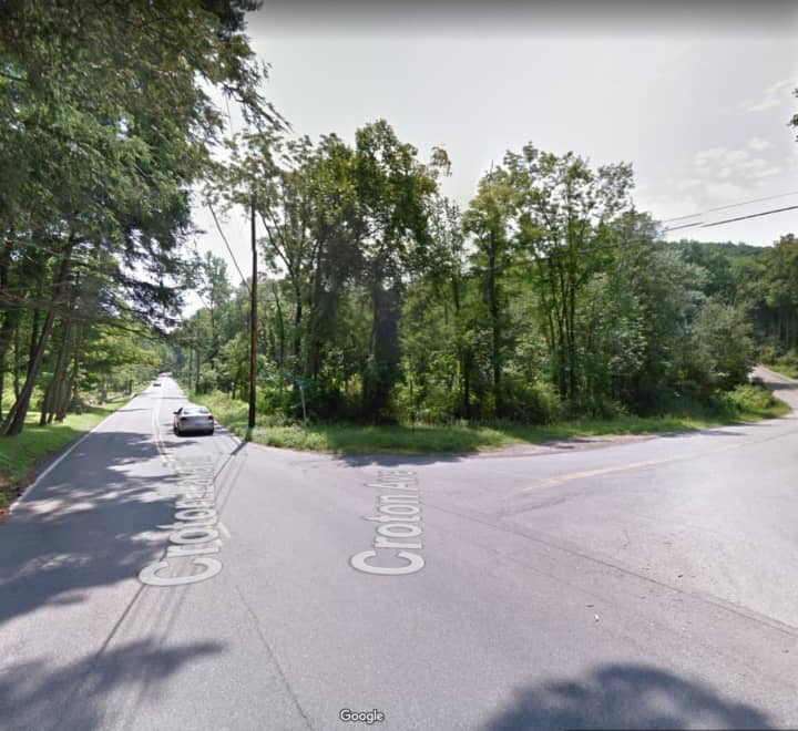 The intersection of Croton Avenue and Croton Lake Road in Mount Kisco.