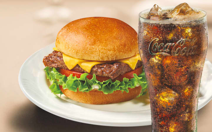Friendly&#x27;s in Elmwood Park is giving away free burgers with the purchase of a fountain drink from Dec. 18 to 24.