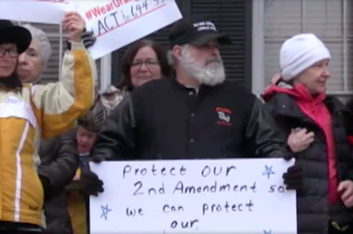 Opponents and supporters of guns clashed and exchanged views on Monday during a rally in Putnam County.