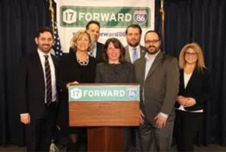 17-Forward-86 coalition board members.
Back (L-R): Marc Baez, Mike Makarski
Front (L-R): Michael Lawler, Maureen Halahan, Nancy Proyect, Matthew Pepe, Kate Gibbs