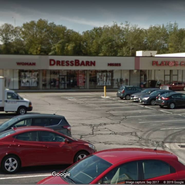 DressBarn&#x27;s 650 stores will close.