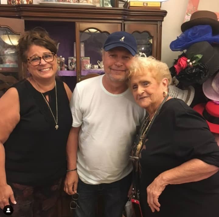 Actor and comedian Billy Crystal dropped by a popular cafe in the area.