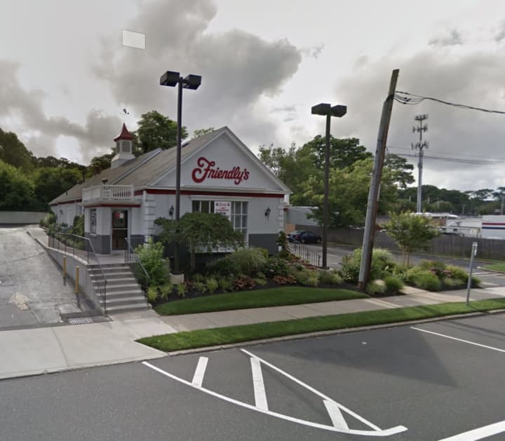 The Friendly&#x27;s in West Ronkonkoma was robbed at gunpoint.